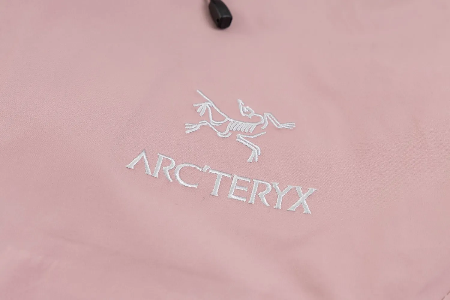【 】 Hot Sale Arc'teryx Beta LT 26844 Gore-tex ， ， Factory ， ！ bluesign@ N 3LGORE-TEX ， Wear-Resistant， 、 Breathable， ， 20000 Breathable 10000 E 3D ， 3D ， ， ， Authentic YKK ， ， ， ， ， Factory ， ， ， ， 。 ， ， ，Lightweight ， Series ， Quality ！